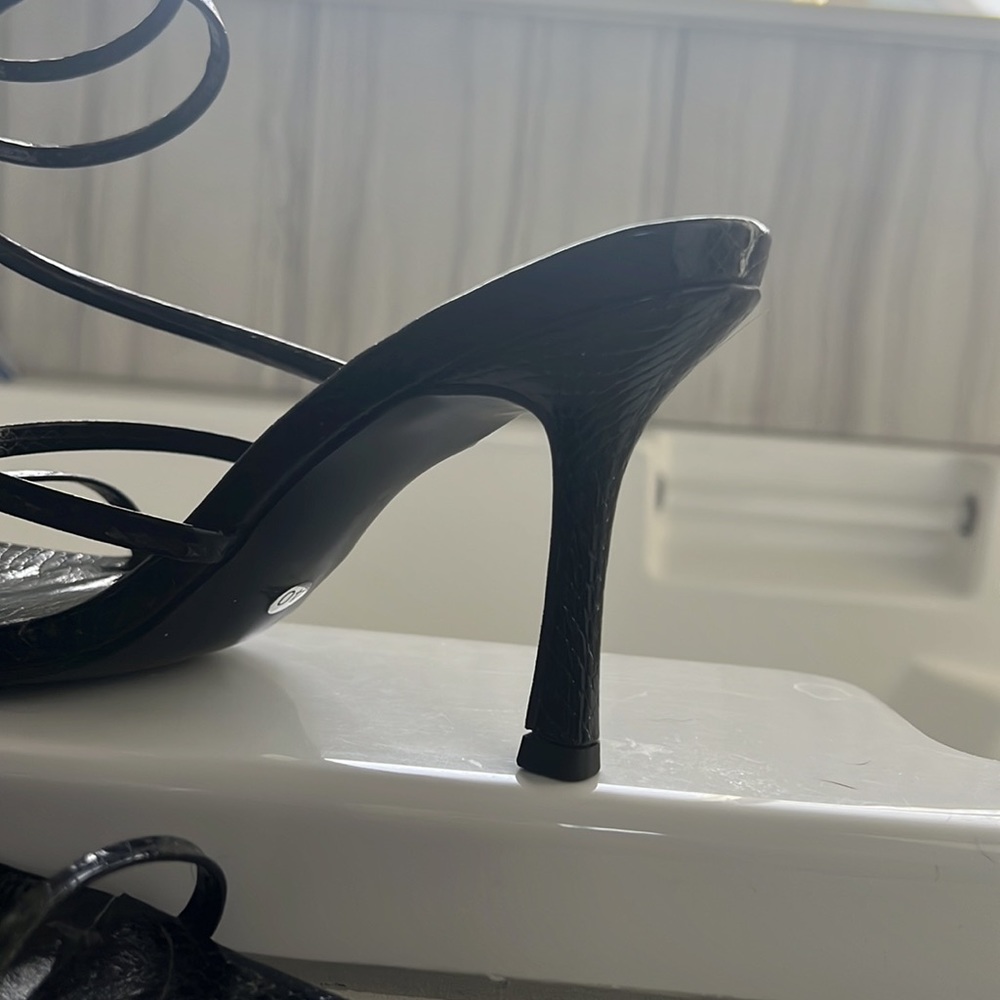 black shoe trend model - Picture 5 of 5